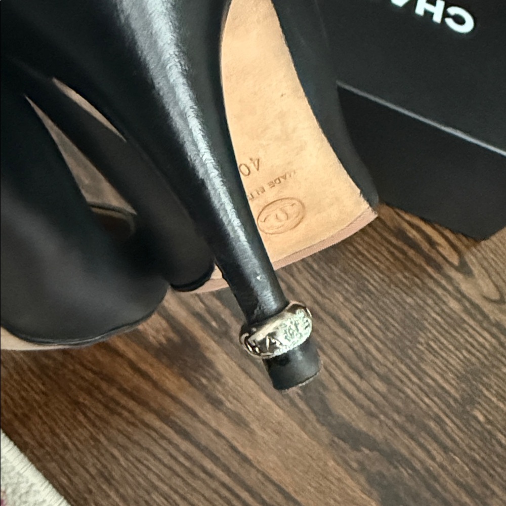 CHANEL Classic Black Pumps Size 40 - Picture 8 of 8